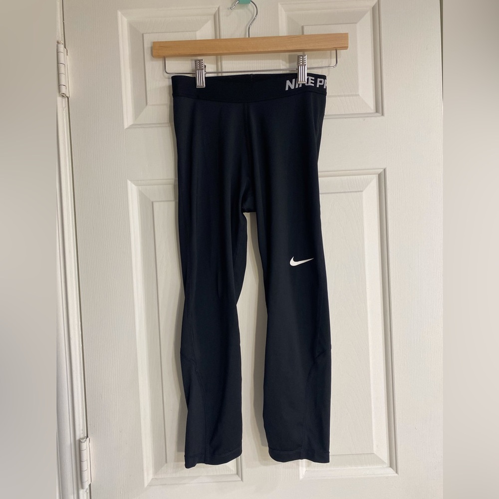 Like-New Women’s Small Black Nike Pro Cropped Dri-Fit Athletic Leggings